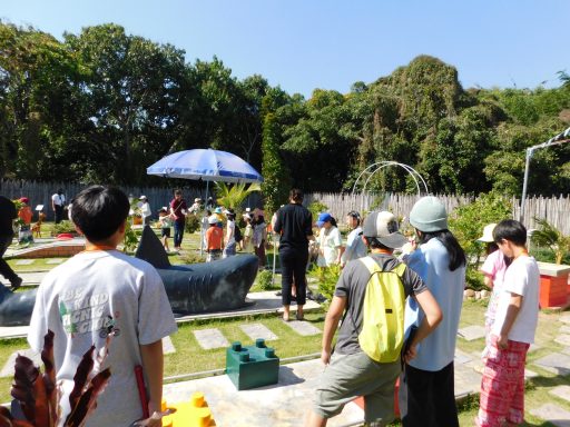 school trip Chiang Mai Hangdong minigolf group kids outdoor activity